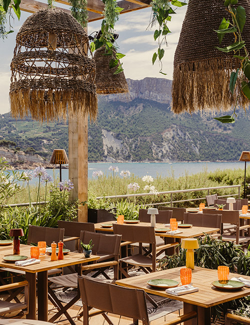 Restaurant by the sea in Cassis