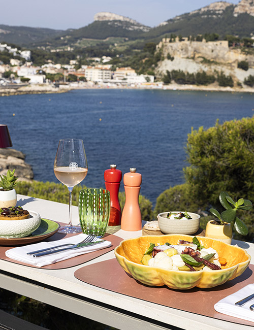 Restaurant by the sea in Cassis