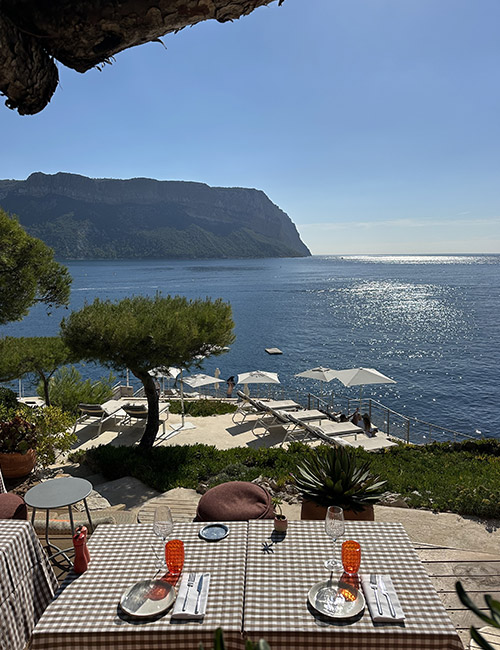 Restaurant by the sea in Cassis
